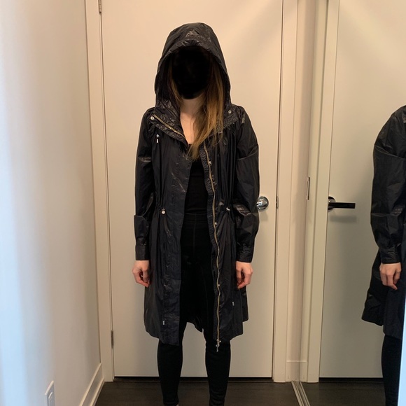 K-Way Lightweight Rain Coat - Picture 2 of 6